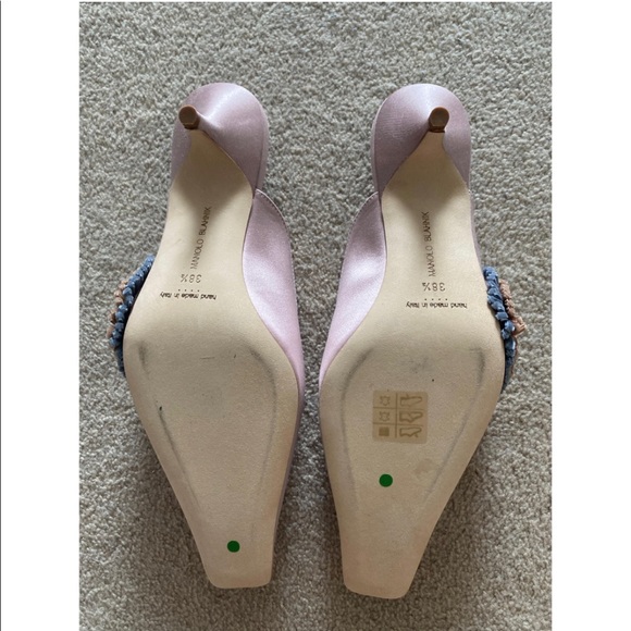SOLD Manolo Blahnik Saita. Brand new pink, satin, kitten heel, mule. - Picture 7 of 13